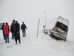 Muş yolunda ulaşım zorlaştı